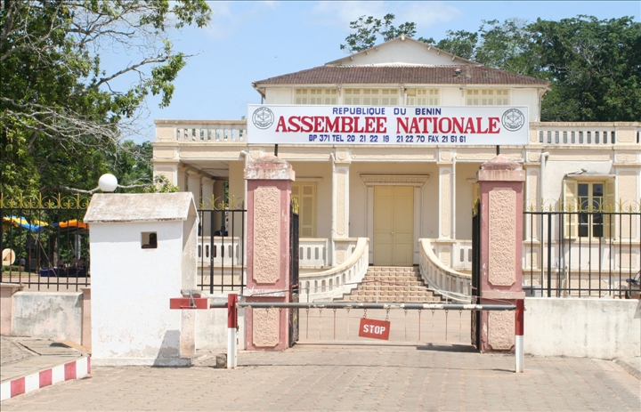 L'ancienne résidence du gouverneur Bayol est aujourd’hui  le siège de l'assemblée nationale